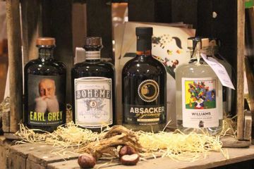 Alkoholflaschen mit lustigen Aufdrucken